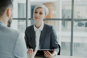 Hình minh họa khóa học Xây Dựng Hệ Thống Lương 3P trong môi trường làm việc